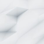 Surface abstraite blanche et grise avec des formes géométriques angulaires et des ombres douces.