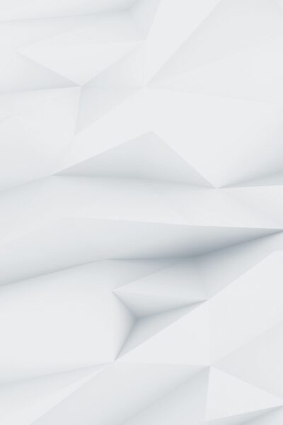 Un fond abstrait blanc et gris clair avec des formes géométriques angulaires et des ombres douces.