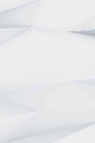 Fond abstrait blanc avec des formes géométriques angulaires et des ombres douces.