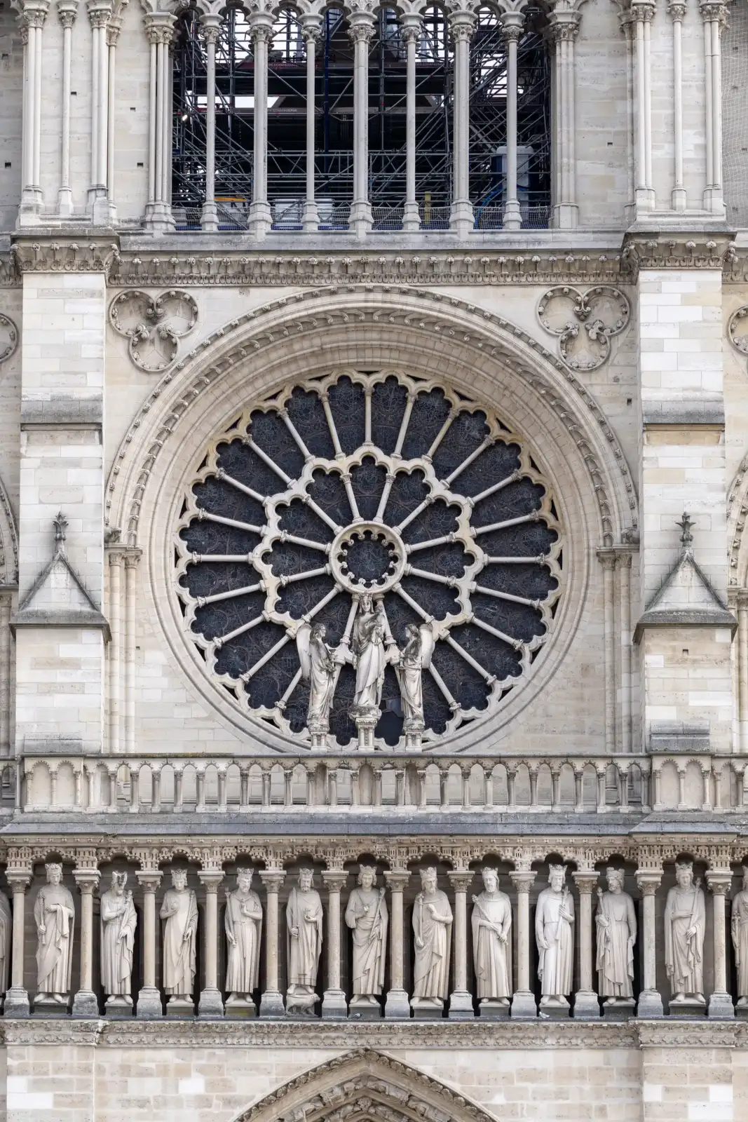 La rosace et la galerie des rois de la cathédrale Notre-Dame de Paris.