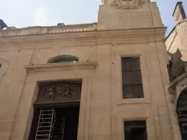 Vue extérieure de la façade de l église Saint Louis en l Île à Paris.
