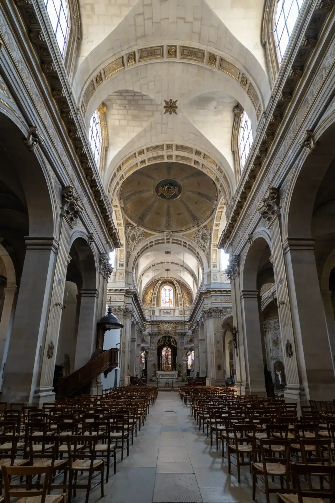Vue intérieure de l église Saint Louis en l île à Paris.