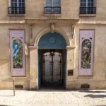La façade en pierre du musée de la Chasse et de la Nature à Paris.