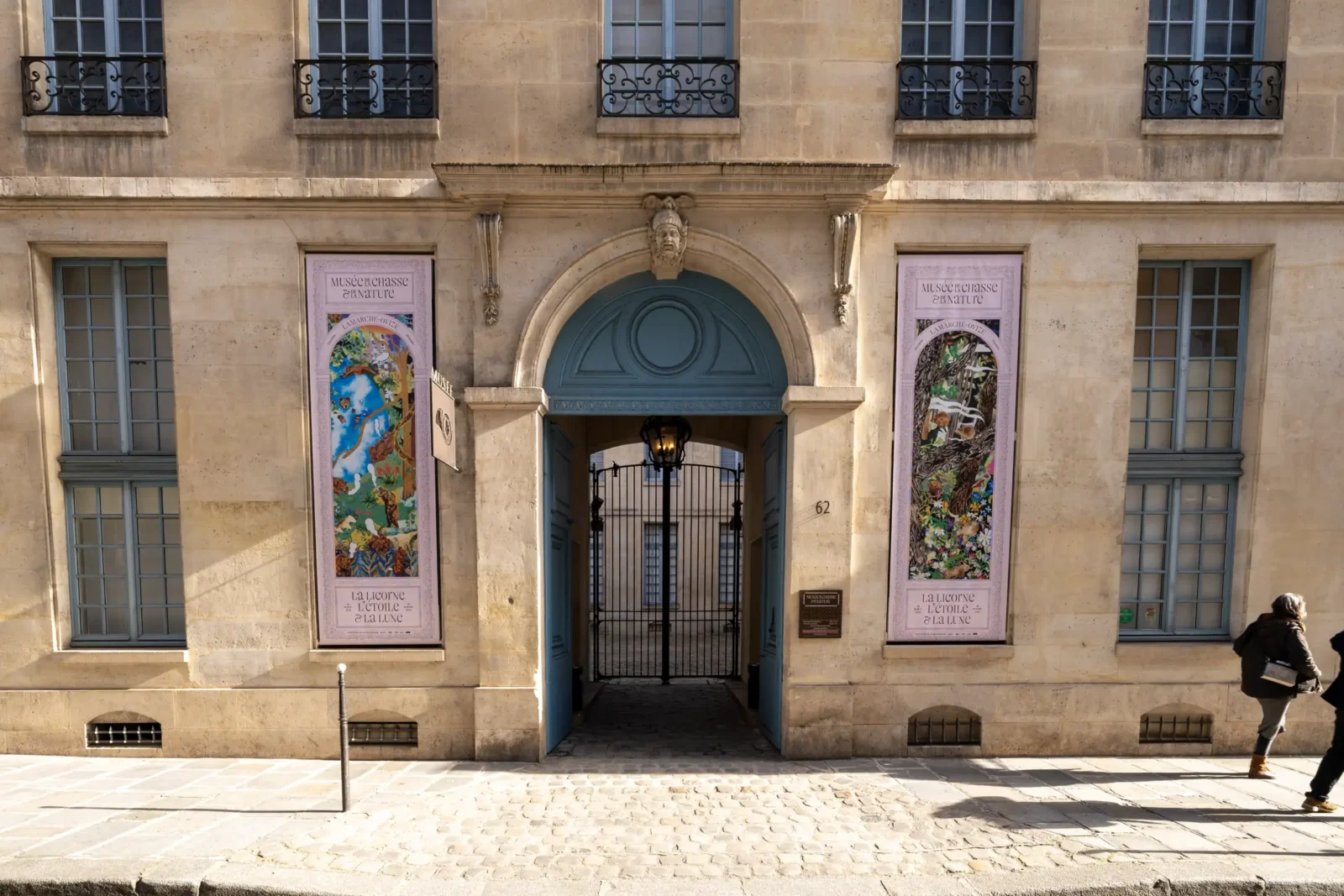 La façade en pierre du musée de la Chasse et de la Nature à Paris.
