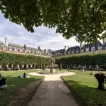 Square Louis XIII